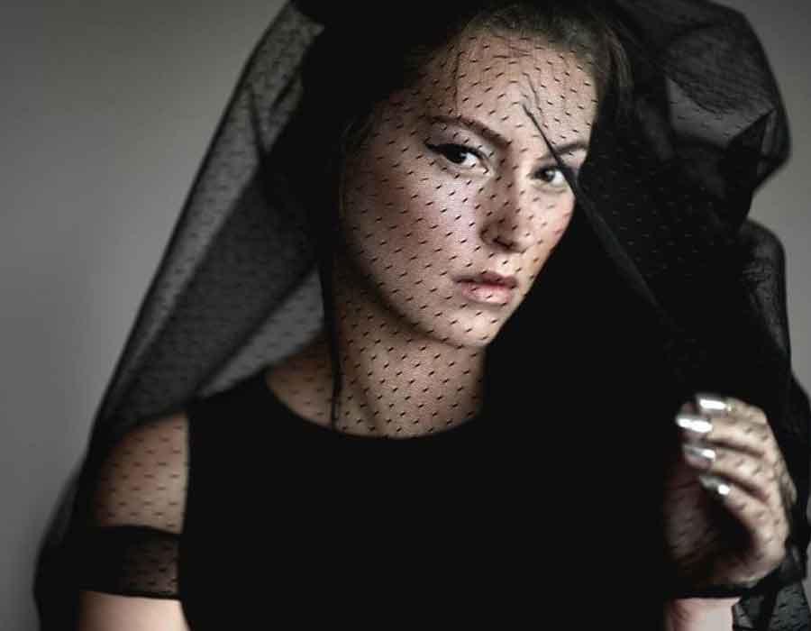 Anna Wong Stylist. Editorial the Raven . En Vie magazine