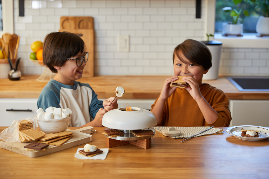 Anna Wong Stylist, Seattle wardrobe stylist,Kids stylist,Seattle commercial stylist,Seattle editorial stylist,commercial stylist, editorial stylist, Chefn smores maker